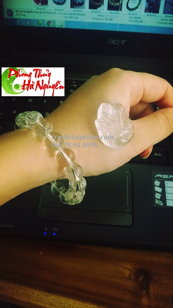 vòng tay phong thủy đá quý Hà Nguyễn